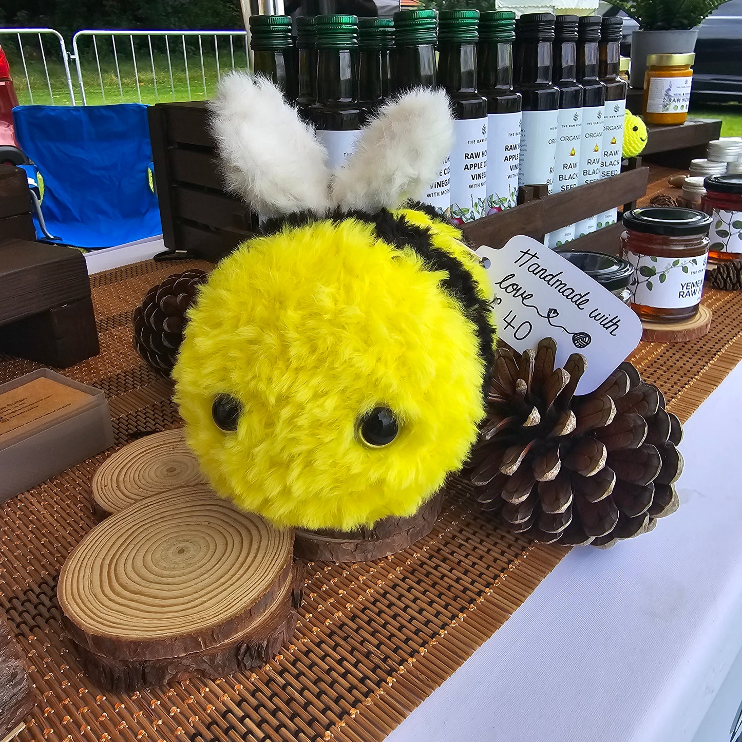 FLUFFY CROCHET BEE - LARGE