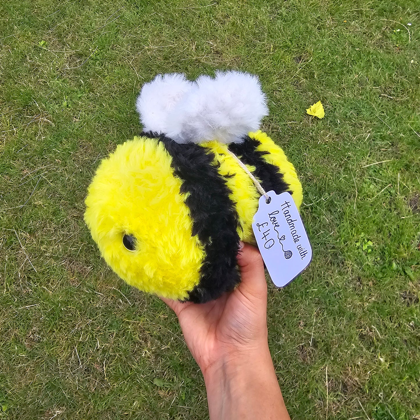 FLUFFY CROCHET BEE - LARGE