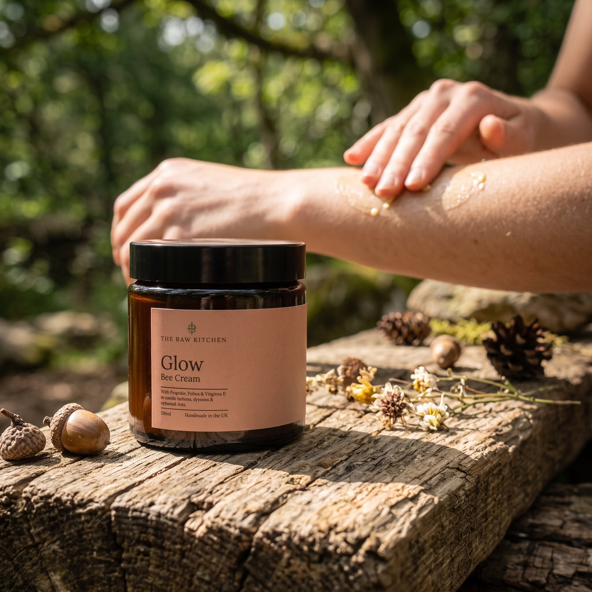 Bee cream jar with black lid and amber label, 120 ml Glow natural moisturizer